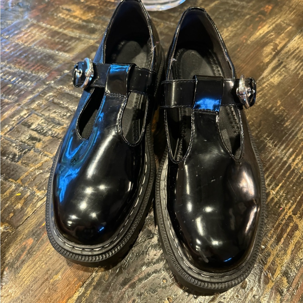 Adorable platform Maryjane shoes size 8 great condition